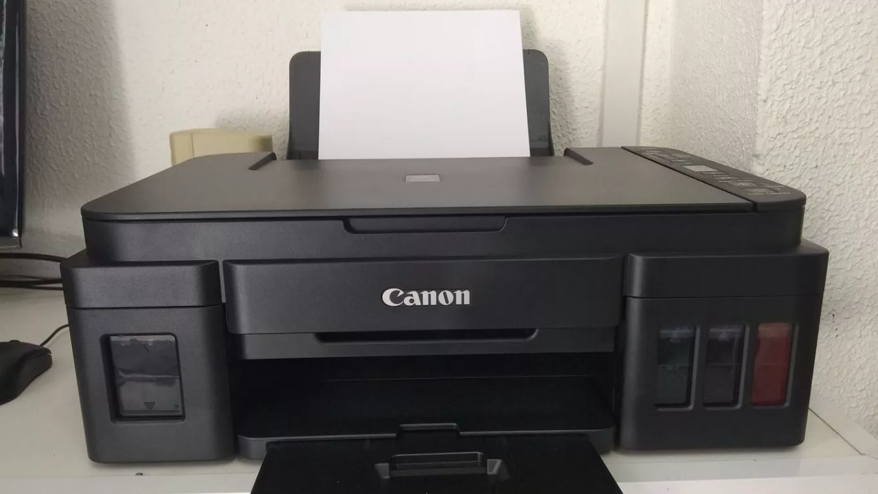 Canon MegaTank G3110 vista frontal com tanques de tinta visíveis