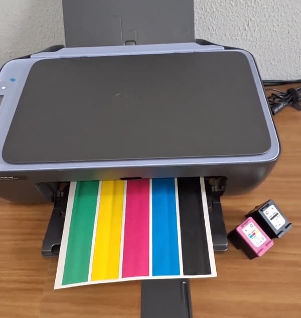 HP DeskJet Ink Advantage 2975 imprimindo documento colorido